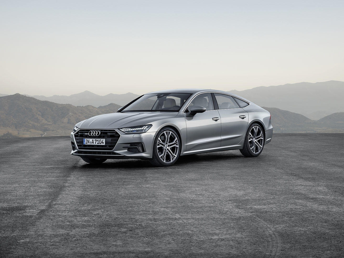 Vista lateral del Audi A7 Sportback reflejando su elegante silueta.