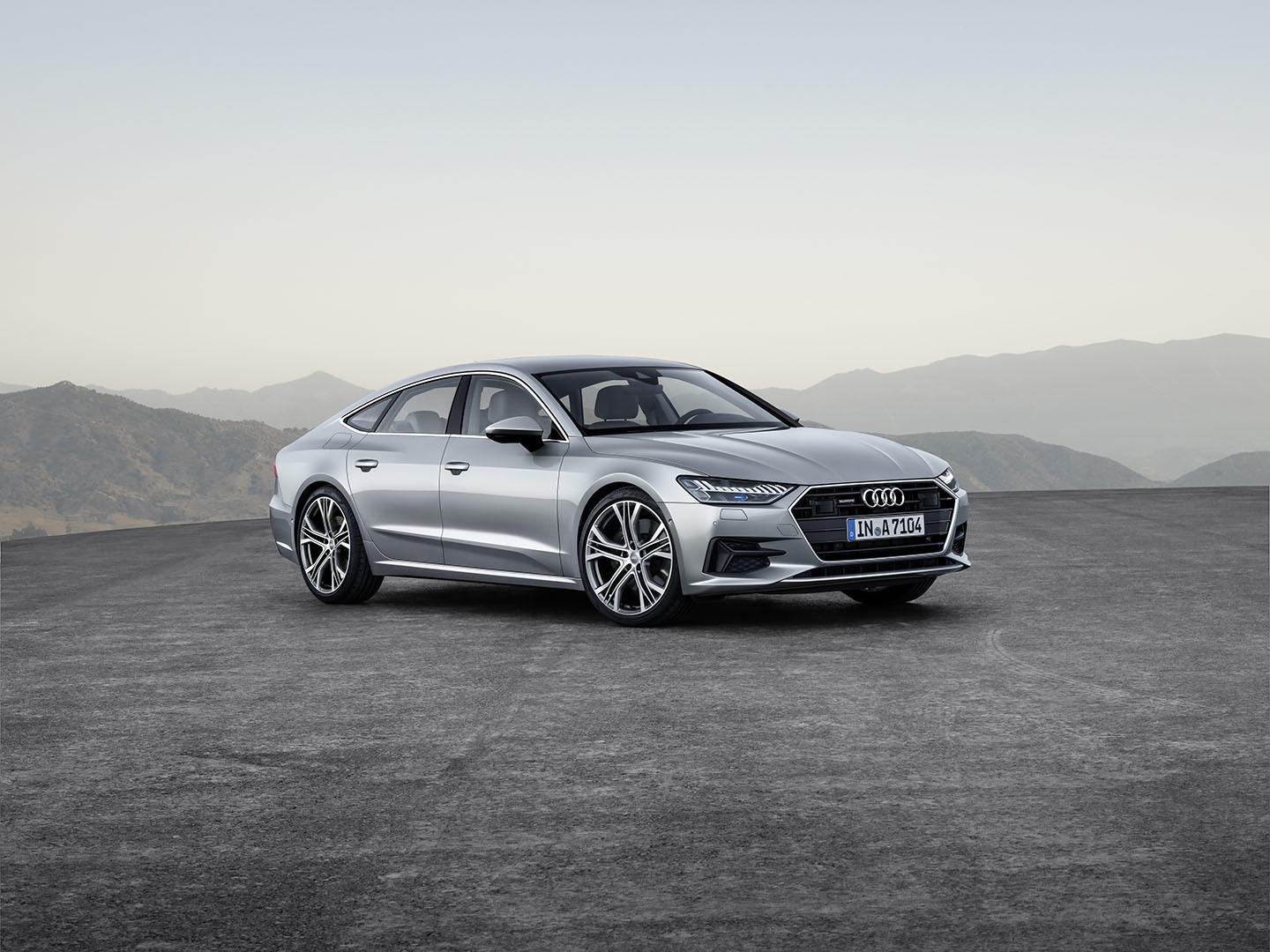 Vista angulada del Audi A7 Sportback mostrando su elegante diseño.
