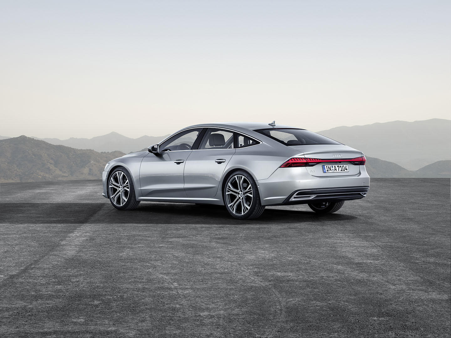 Silueta deportiva del Audi A7 Sportback con su línea de techo tipo coupé.