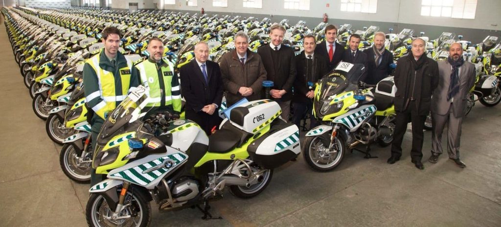  La Guardia Civil estrena   motos BMW R   RT  podrán ir equipadas con radares móviles y realizar controles