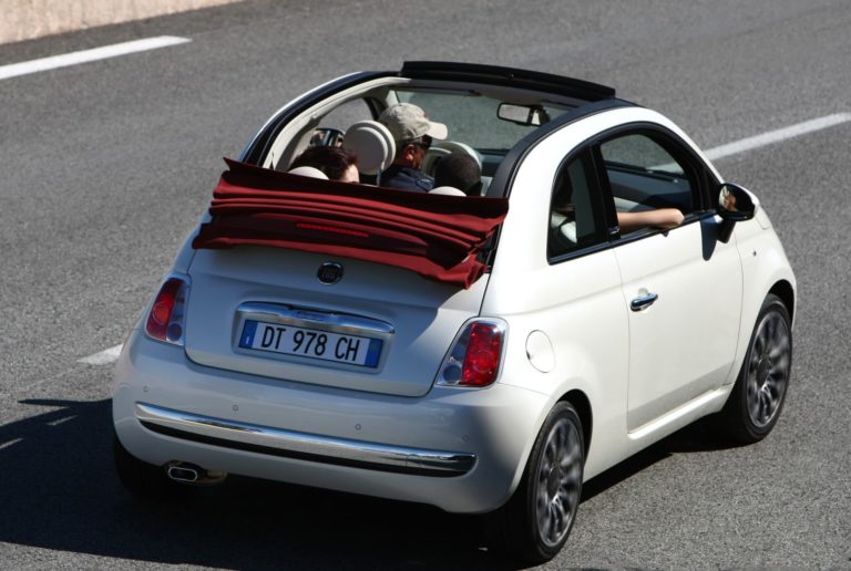 El Fiat 500C es un coche pequeño descapotable por 12.700 euros, menos de los que cuesta un SEAT | Diariomotor