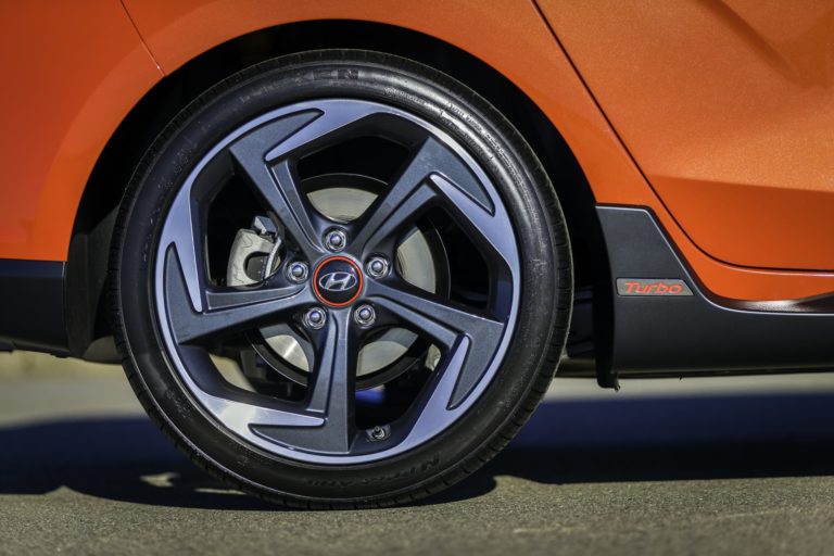 30944-2019VelosterTurbo thumbnail thumbnail