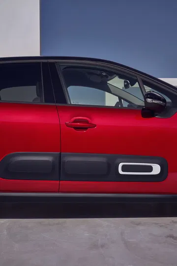 Vista lateral del Citroën C3 mostrando líneas y protecciones Airbump.