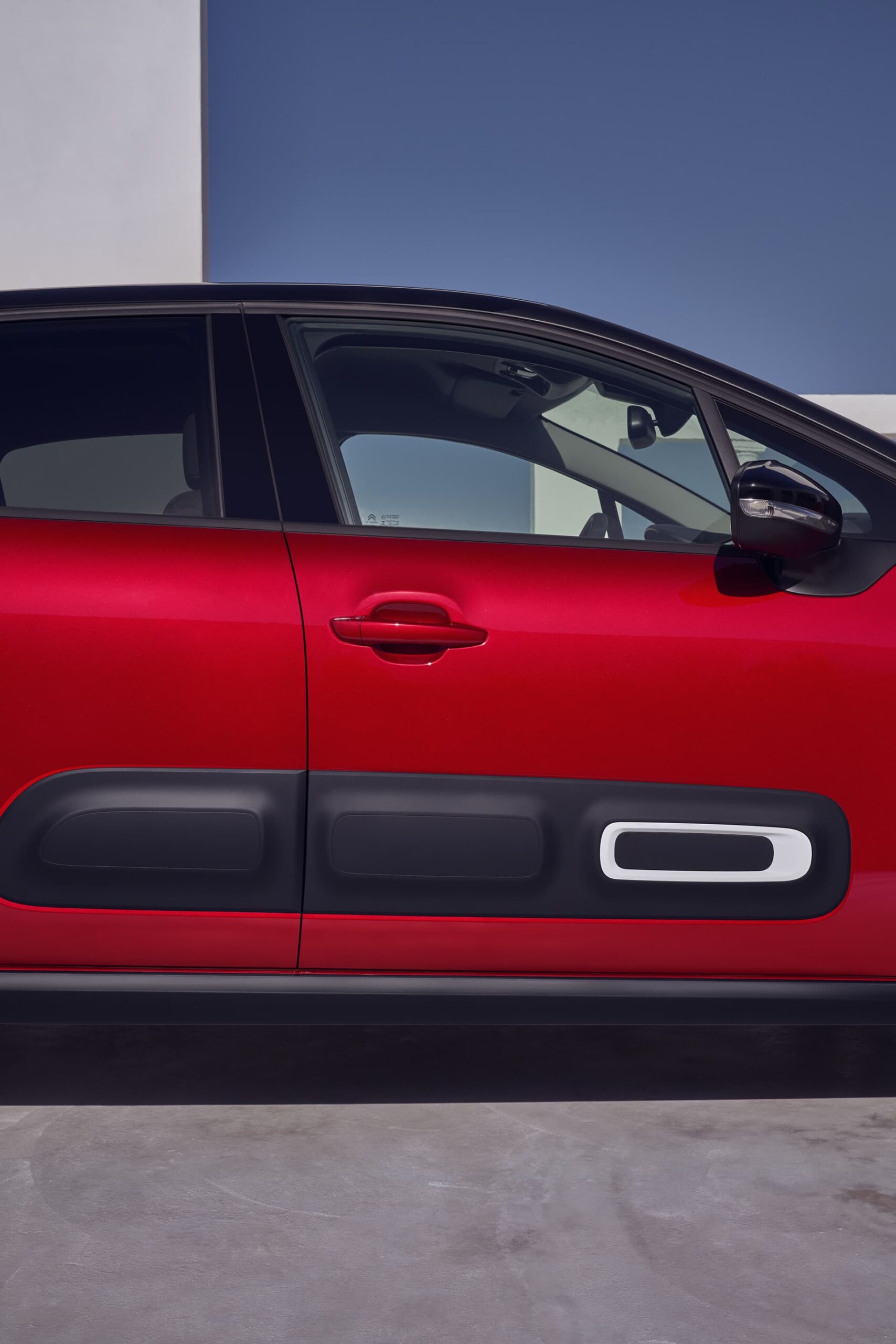 Vista lateral del Citroën C3 mostrando líneas y protecciones Airbump.