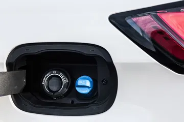 Imagen de la cámara trasera del Ford Edge, esencial para maniobras de estacionamiento.