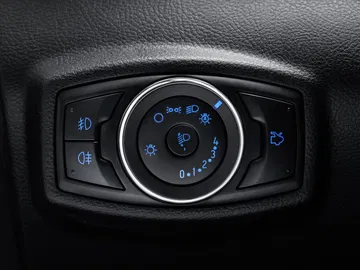 Vista lateral del Ford Ka, destacando su diseño compacto y aerodinámico.