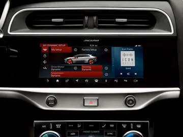 Vista lateral parcial del Jaguar I-PACE en color rojo.