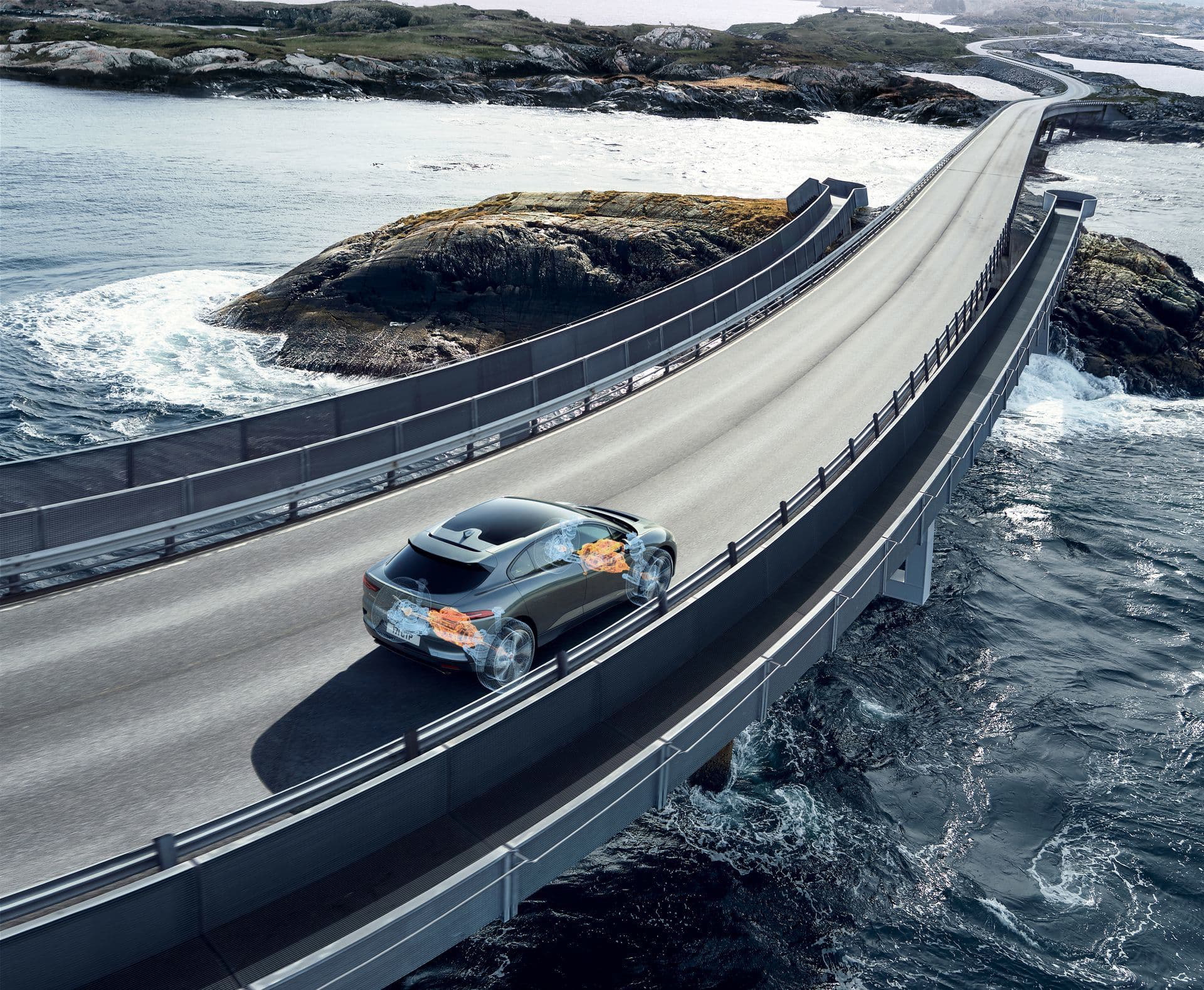 Vista inferior del Jaguar I-PACE mostrando el tren motriz y batería.