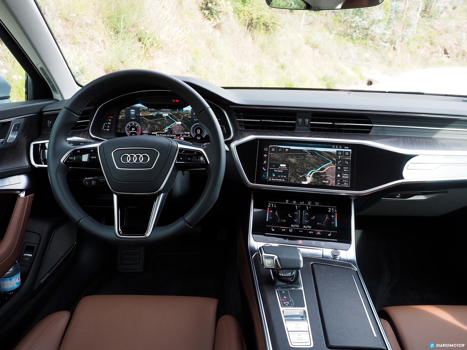 Vista del volante e instrumentación digital Audi A6, acabados de lujo y alta tecnología