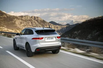 Jaguar F Pace My2019 11