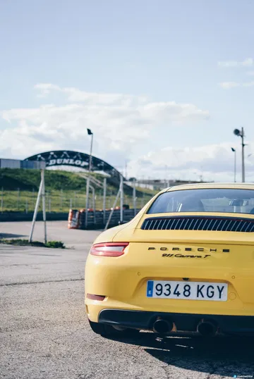 Porsche 911 Carrera 5 44