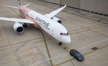 Tesla Arrastra Avion Boeing Video 05