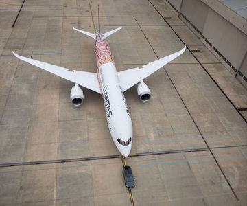 Tesla Arrastra Avion Boeing Video 06