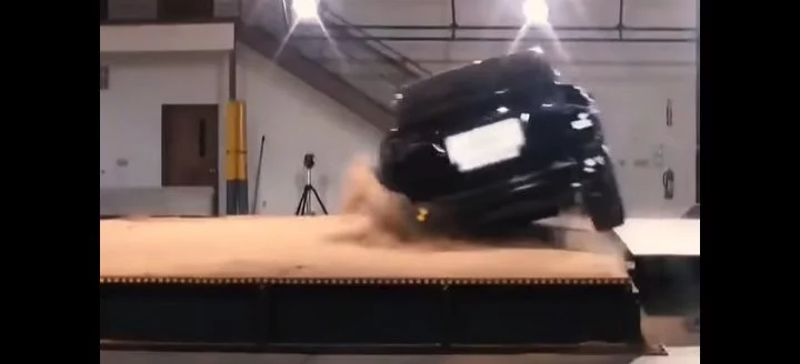 Tesla Model X Video Vuelco