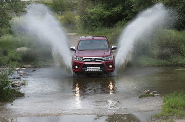 Toyota Hilux Invincible 4