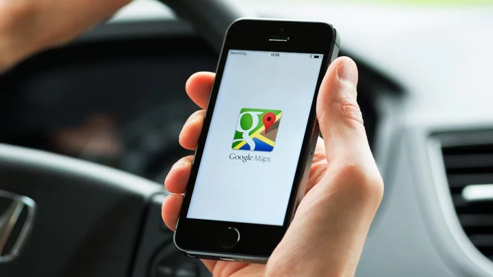 Google Maps Car Smartphone 0618 01