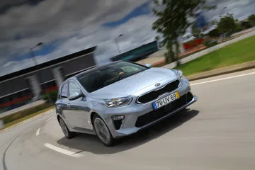 Kia Ceed 1 0 T Gdi 6 Mt Transmission 120hp Lunar Silver 09