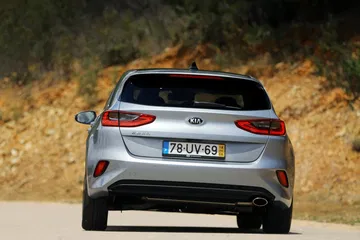 Kia Ceed 1 0 T Gdi 6 Mt Transmission 120hp Lunar Silver 11