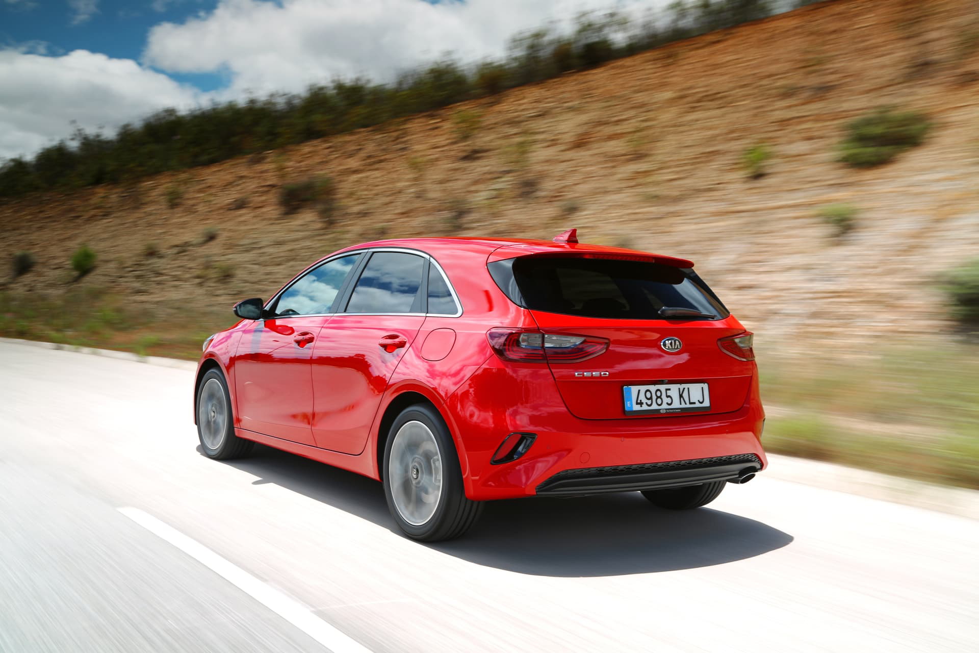 Kia Ceed 1 4 T Gdi 7 Dct Transmission 140hp Track Red 17