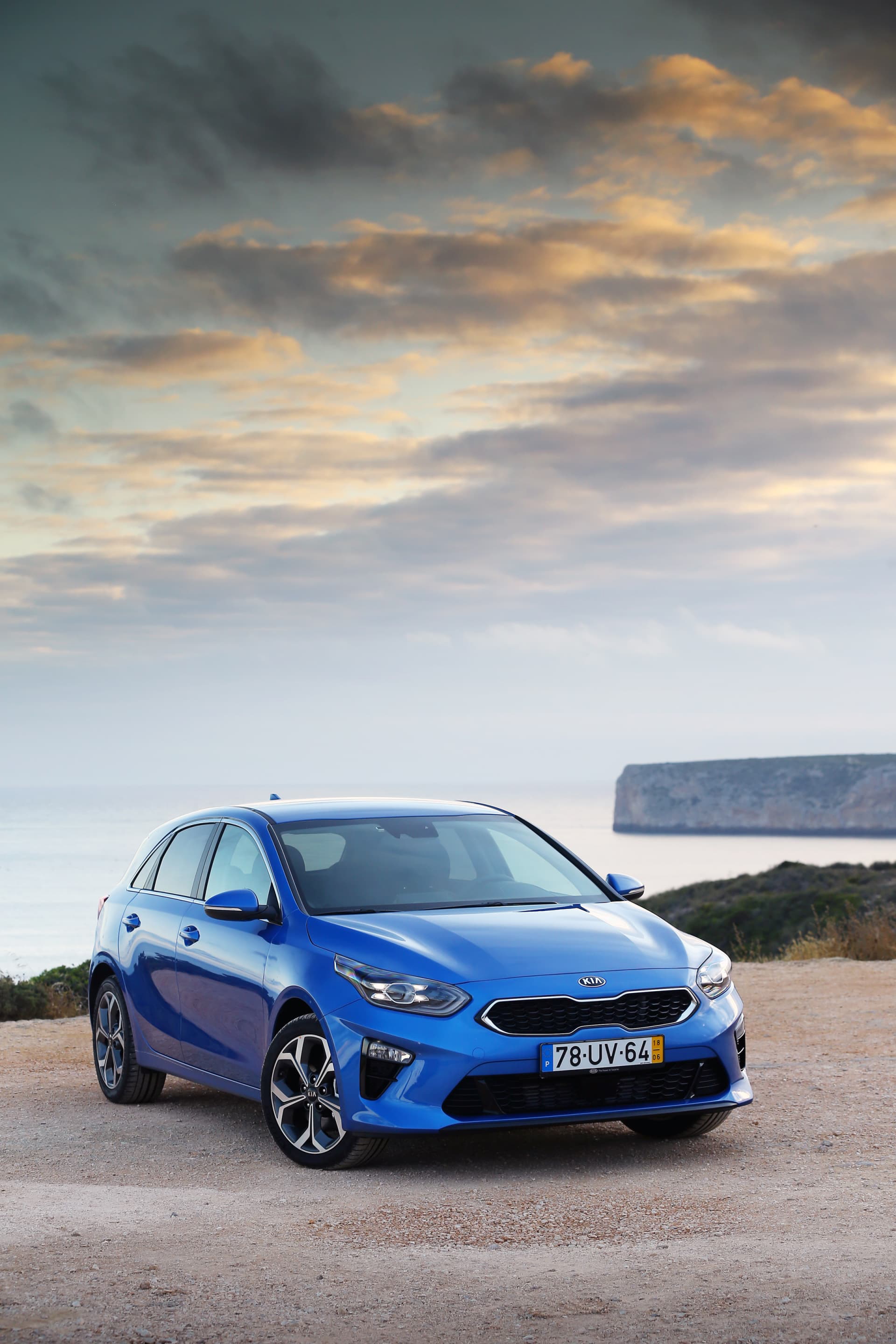 Kia Ceed 1 6 Crdi 6mt Transmission 136hp Blue Flame 01