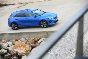 Kia Ceed 1 6 Crdi 6mt Transmission 136hp Blue Flame 07