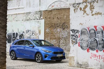 Kia Ceed 1 6 Crdi 6mt Transmission 136hp Blue Flame 09