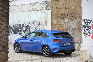 Kia Ceed 1 6 Crdi 6mt Transmission 136hp Blue Flame 10