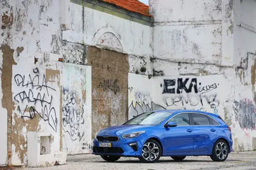 Kia Ceed 1 6 Crdi 6mt Transmission 136hp Blue Flame 11