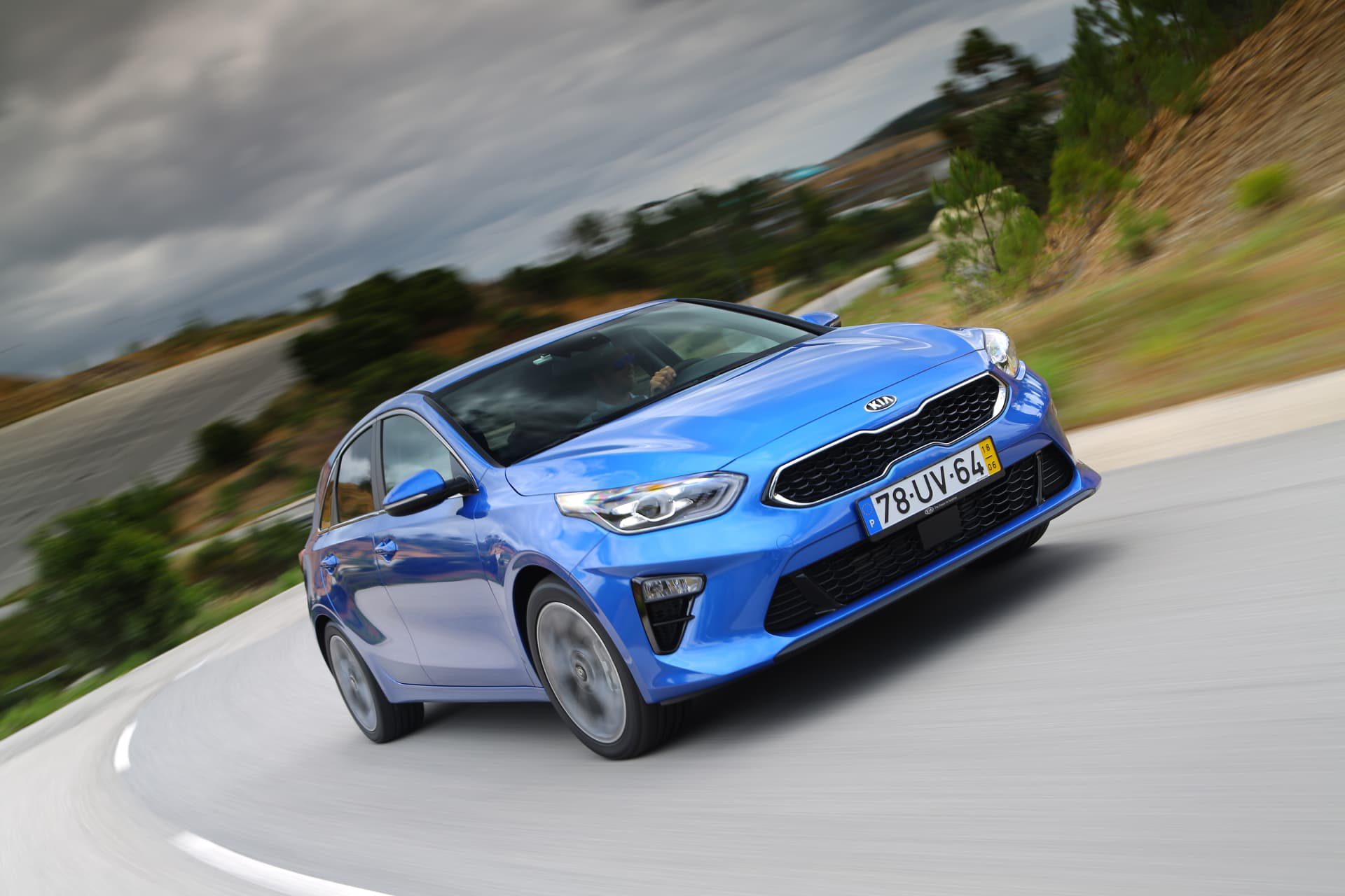 Kia Ceed 1 6 Crdi 6mt Transmission 136hp Blue Flame 12