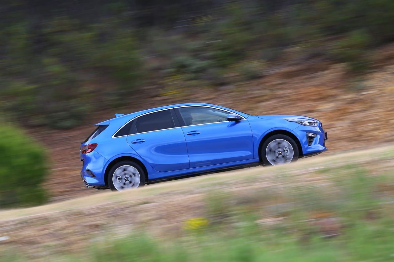 Kia Ceed 1 6 Crdi 6mt Transmission 136hp Blue Flame 16