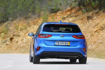 Kia Ceed 1 6 Crdi 6mt Transmission 136hp Blue Flame 18