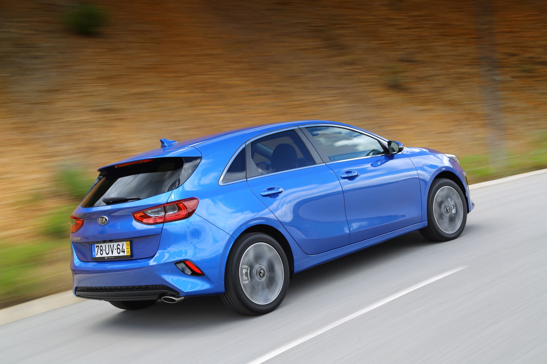 Kia Ceed 1 6 Crdi 6mt Transmission 136hp Blue Flame 20