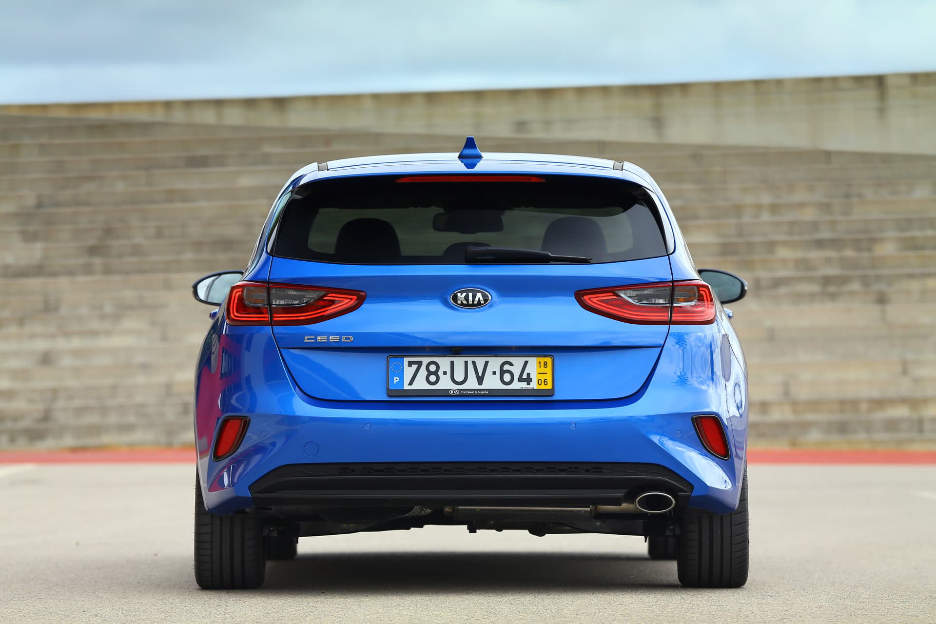 Kia Ceed 1 6 Crdi 6mt Transmission 136hp Blue Flame 26