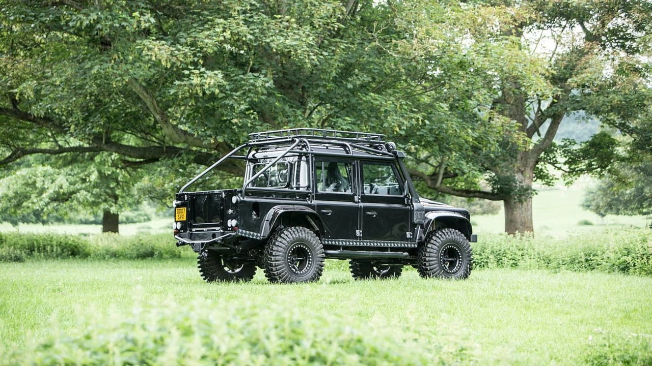 Land Rover Defender Svx James Bond Spectre 0618 022