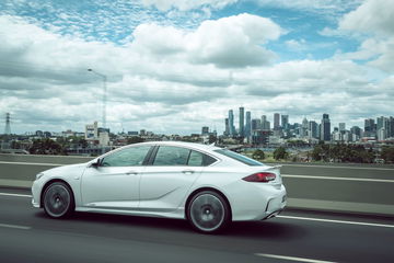 Opel Insignia V6 7
