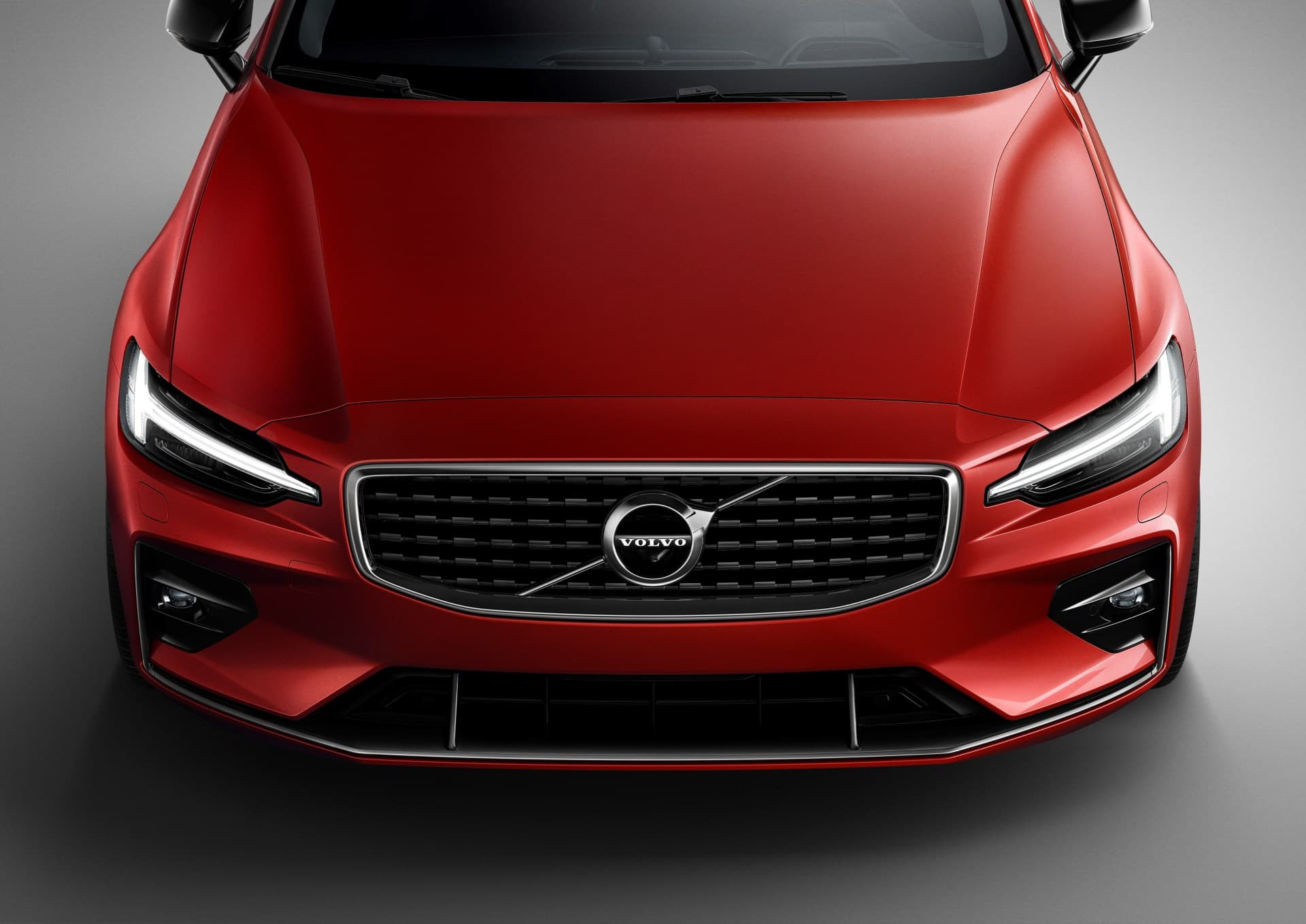 New Volvo S60 R Design Exterior