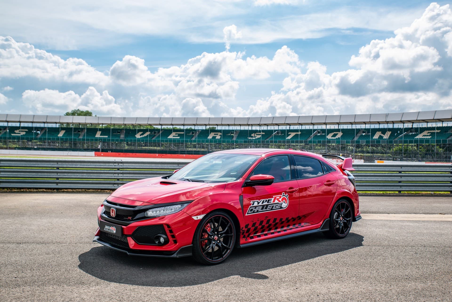 134325 Three In Three For Type R British Touring Car Champion Matt Neal Takes