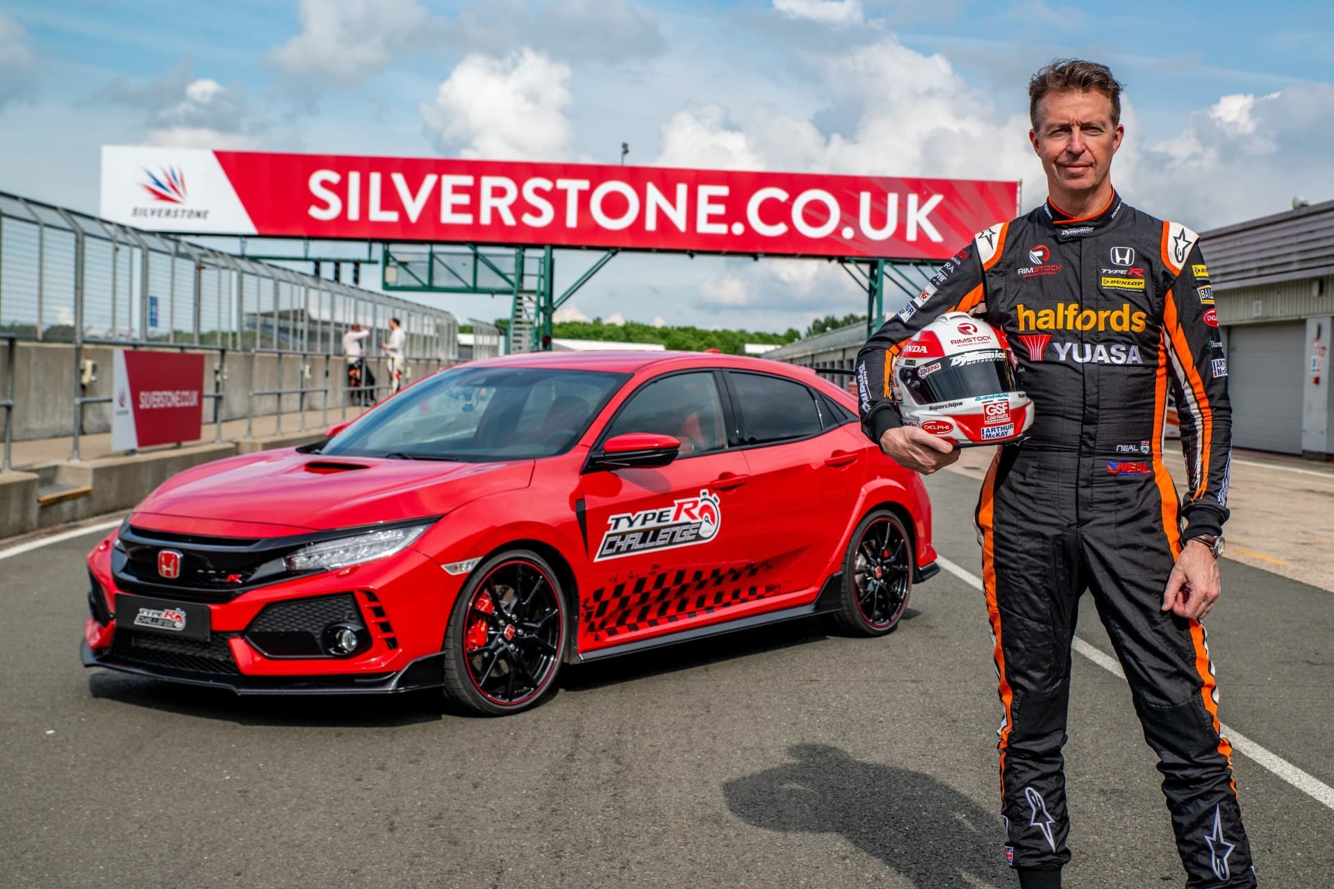 134326 Three In Three For Type R British Touring Car Champion Matt Neal Takes