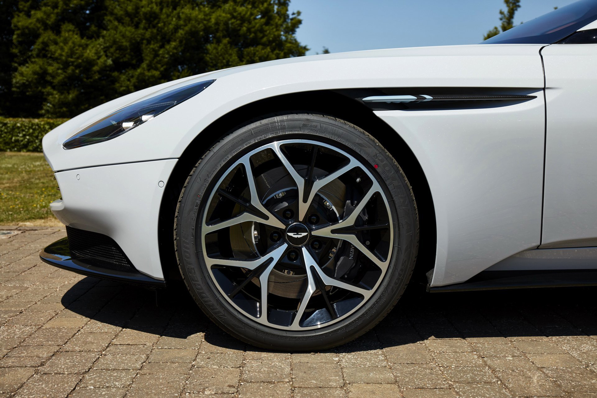 Aston Martin By Q Db11 17