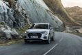Vista dinámica del Audi Q3 enfatizando su robustez en carreteras de montaña