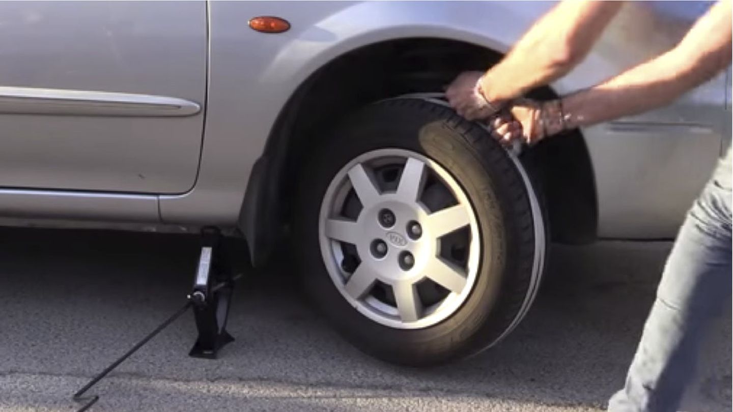 Con este frío no te quedes sin batería, lleva siempre un arrancador de coche  - Sport