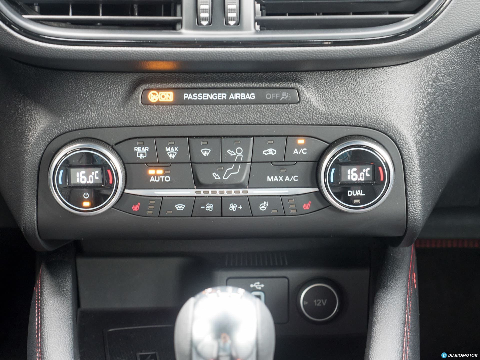 Ford Focus 2018 Interior 00007