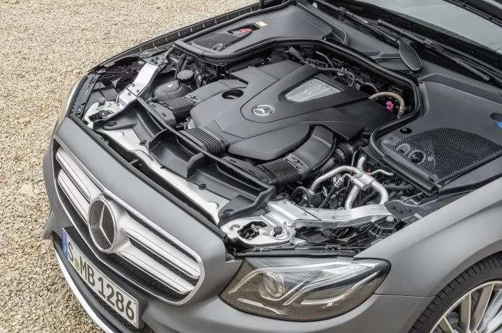 Mercedes Motor Emisiones 0818 001