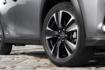 Lexus Ux 250h 0918 011