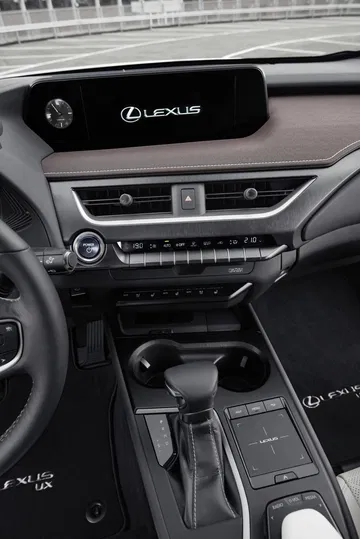 Lexus Ux 250h 0918 013