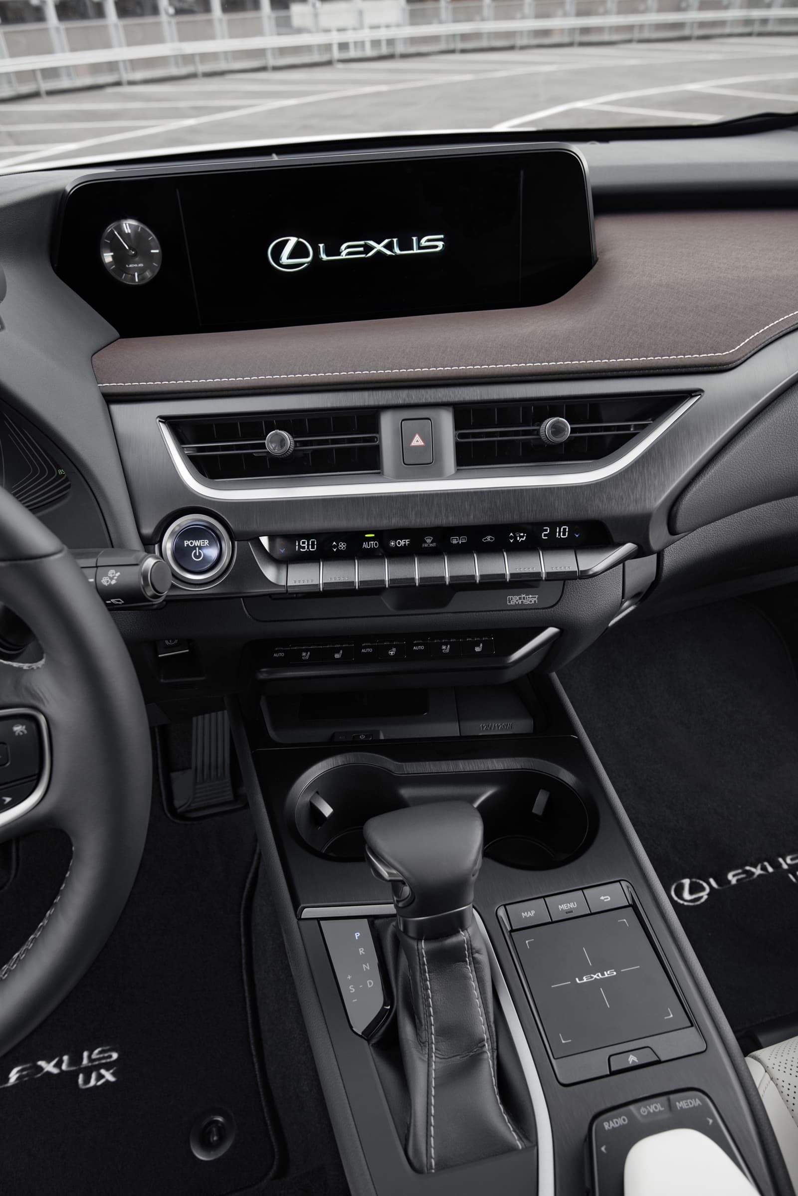 Lexus Ux 250h 0918 013