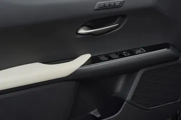 Lexus Ux 250h 0918 014