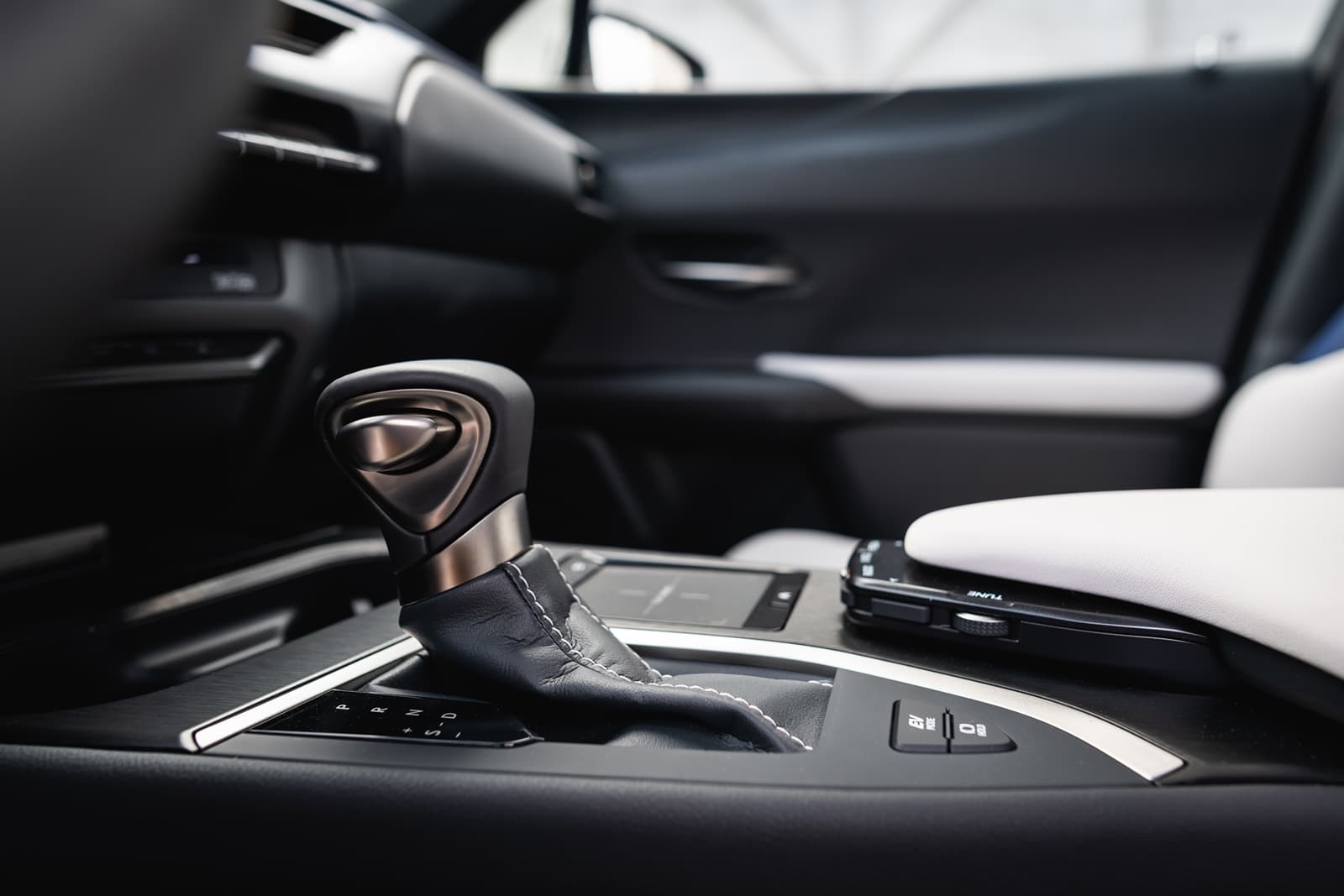 Lexus Ux 250h 0918 030
