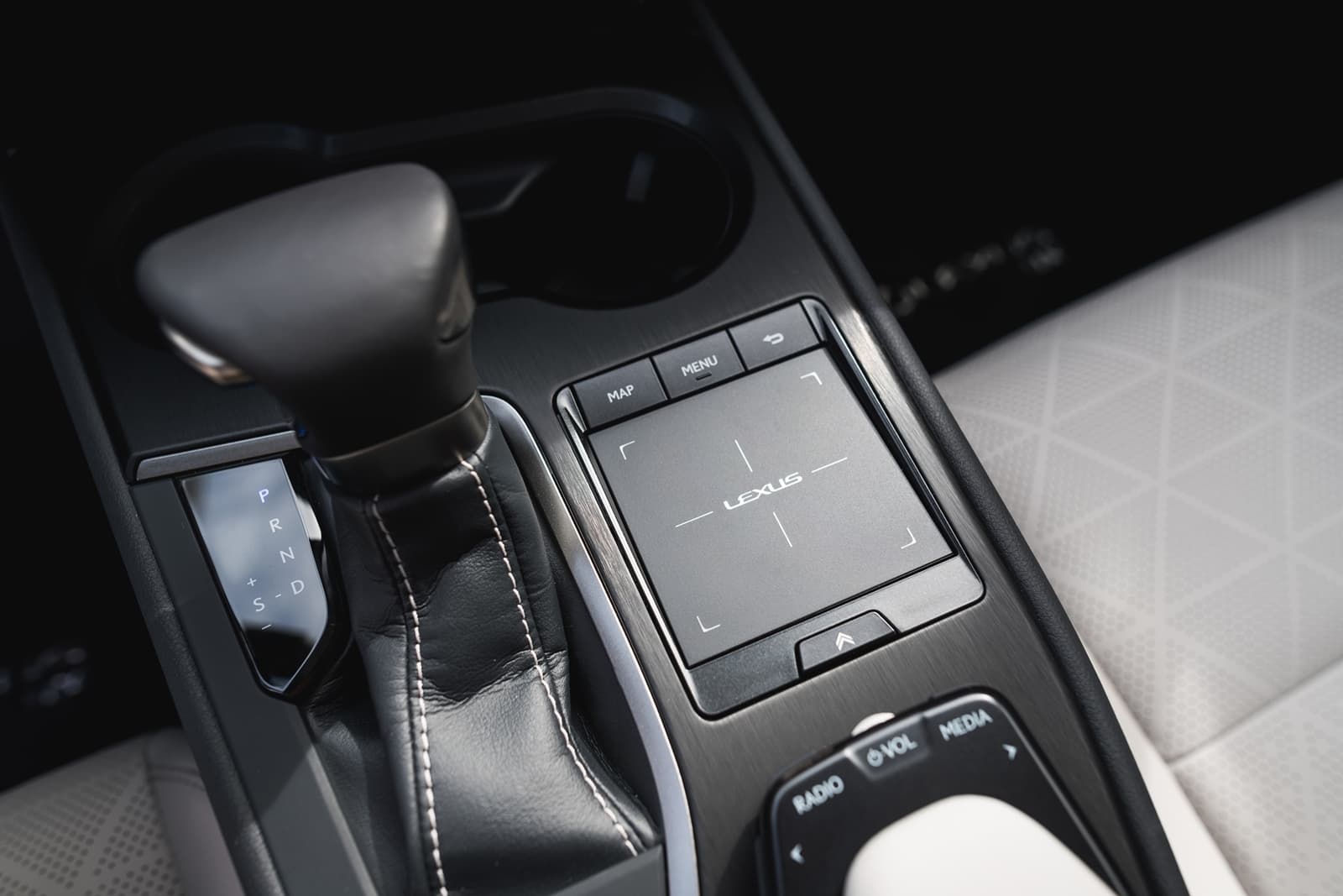 Lexus Ux 250h 0918 033