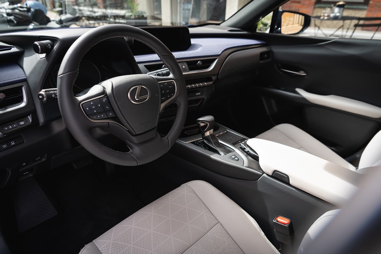 Lexus Ux 250h 0918 035